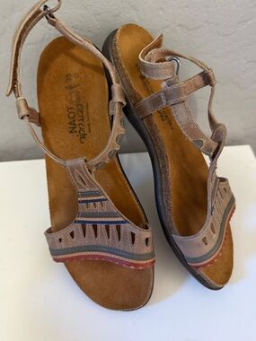 Women’s Naot Odelia7 Leather ankle T-Strap Sandals Aztec Cork